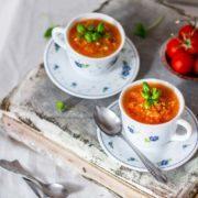 This easy lemony tomato gazpacho recipe will save the hot days, when you don't feel like cooking.