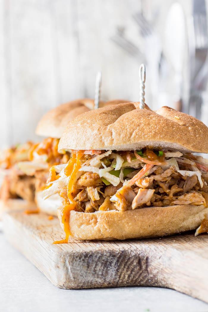This apple BBQ sauce flavored pulled chicken sandwich topped with crazy delicious apple slaw and hazelnut yoghurt dressing is da deal!