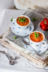 This easy lemony tomato gazpacho recipe will save the hot days, when you don't feel like cooking.
