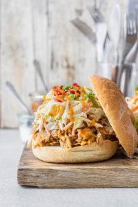 This apple BBQ sauce flavored pulled chicken sandwich topped with crazy delicious apple slaw and hazelnut yoghurt dressing is da deal!