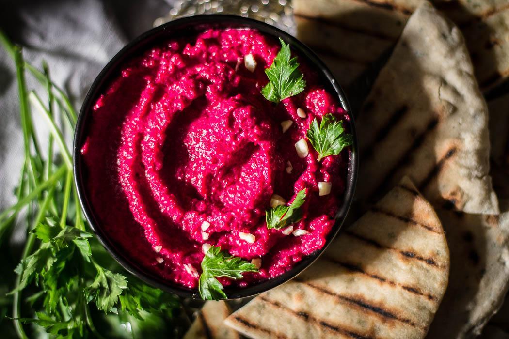Unsurprisingly, the hero of this luscious creamy beet dip is beetroot, but there's a little something else in that makes it even sweeter and tastier. And above all a very simple buckwheat fladbread with herbs.