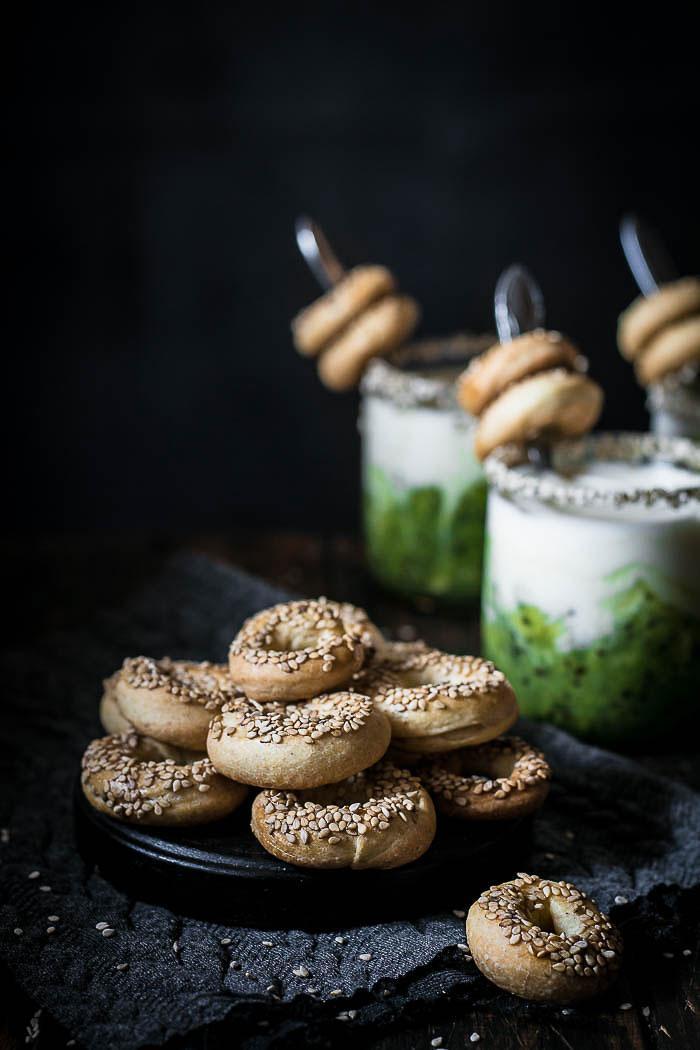 This honey sweetened kiwi yogurt served with homemade mini simit grissini is probably the most delicious breakfast of this winter and it is inspired by some of the most popular foods in Turkey and some homegrown seasonal fruit!