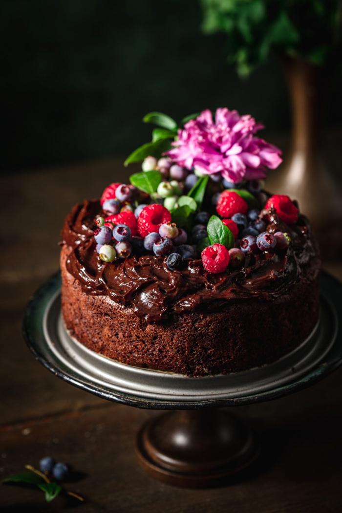 I love it when you can make the most chocolaty fudge brownie cake with the simplest of ingredients. And to top it all make a simple and most delicious chocolate ganache.