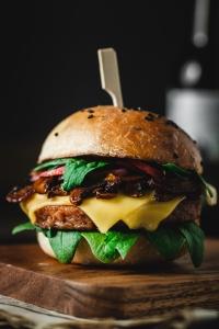 This Juicy & Smoky Plant-Based Cheeseburger recipe is all about smoky flavors and freshness. These vegan burgers include the most delicious vegan mushroom bacon and quick homemade pickled radishes.