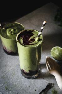Antioxidant Packed Blueberry Matcha Smoothie. This blueberry matcha smoothie is full of antioxidants and a perfect energy boost for the morning. It's a delicious healthy vegan, dairy free and gluten free green smoothie with blueberry mash. So good! | www.useyournoodles.eu