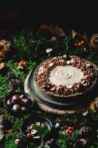 This no-bake chocolate chestnut pie is an indulgent autumn dessert that everyone likes. Surprise your guests with this recipe that is full of flavor.