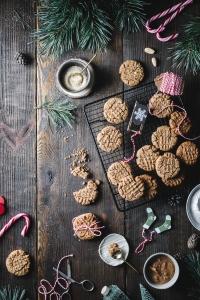 The most delicious chewy almond butter cookies that are made with no refined sugar and almond butter. A yummy cookie that is super soft!