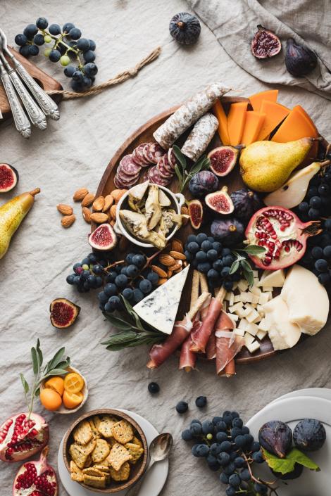 How to make a fall harvest cheese plate using seasonal ingredients that you can find at the local food market or local farms.