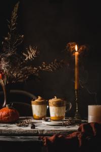 Pumpkin dalgona coffee - a seasonal twist to the oh-so-delicious dalgona coffee. With pumpkin purée and pumpkin spice this will become your favorite drink of the month!