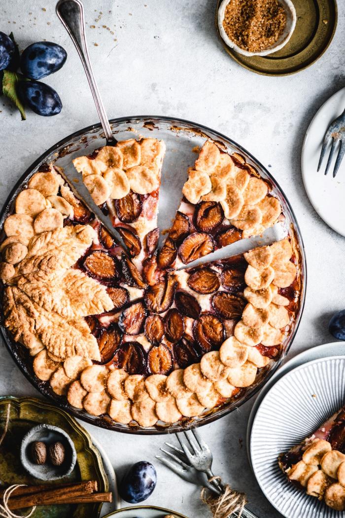 This delicious plum pie is made with fresh plums, a flaky pie pastry, and optional some spices for the cozy cooler days.