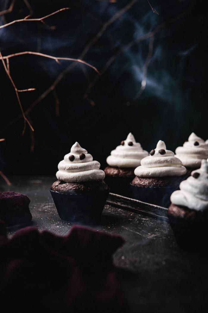 A spooky Halloween recipe - chocolate & meringue ghost cupcakes! Learn how to make these easy and fun decorated cupcakes with a meringue topping and make the spookiest treat of the season.