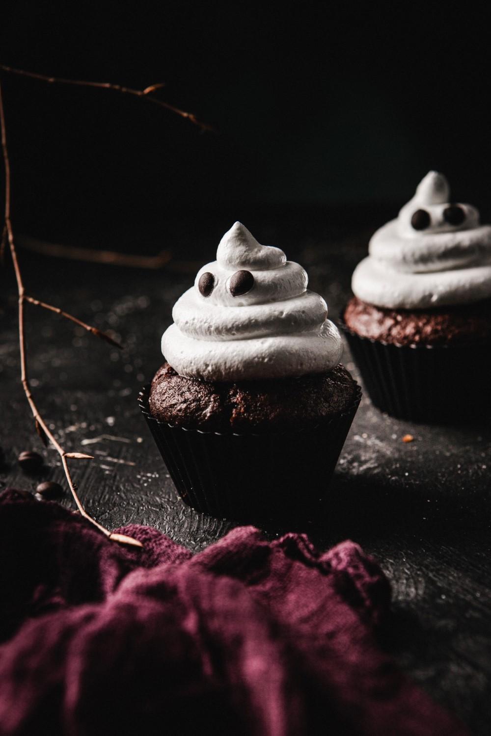 A spooky Halloween recipe - chocolate & meringue ghost cupcakes! Learn how to make these easy and fun decorated cupcakes with a meringue topping and make the spookiest treat of the season.