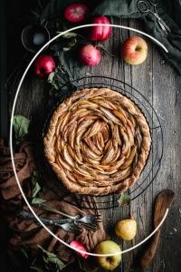 Using curves in food photography can add softness and natural feel to the photo. Here is a tutorial on how to use curves to create beautiful compositions.