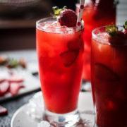 A refreshing spring vanilla strawberry iced tea - perfect combination of rooiboss tea, vanilla and strawberries. Keeps you cool and hydrated during sunny spring days!
