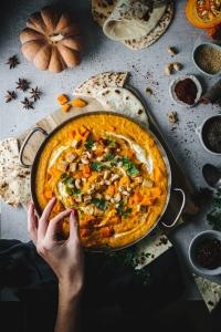 s vegan roasted pumpkin curry recipe is super comforting and is a proper late autumn dish. Nothing beats mixing pumpkin with coconut milk and fragrant spices.