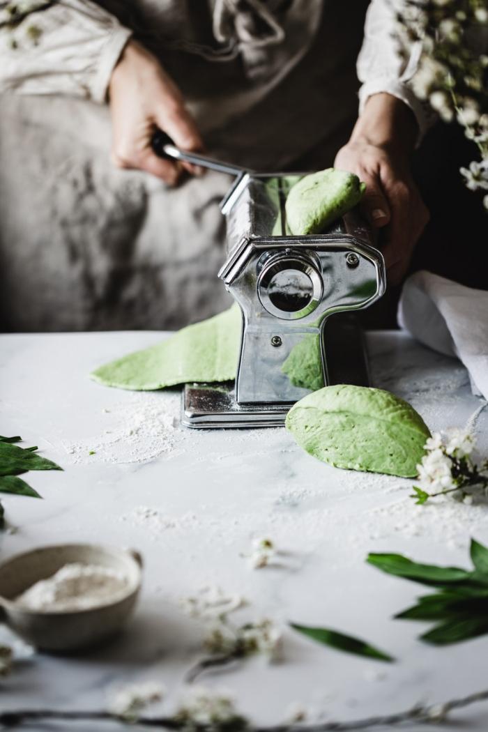 This homemade wild garlic pasta dough recipe is easy to follow and tastes incredible. With a gentle herbal flavor and the most amazing color it's going to freshen up these early Spring days!