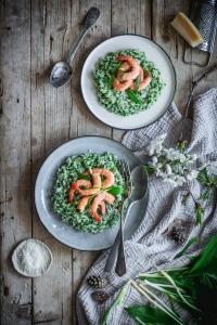 A beautiful and delicious spring wild garlic risotto recipe that complemented with parmesan cheese and garlic roasted prawns. The best Early Spring feast!﻿